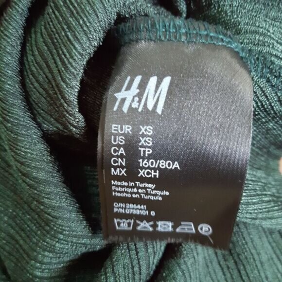 H&amp;M Forrest Green Mock Neck Ribbed T… - Picture 3 of 4